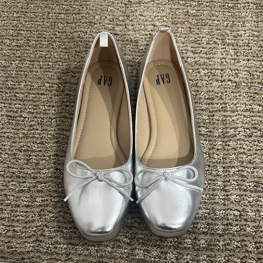GAP Silver Flats with Bow Detail never worn
